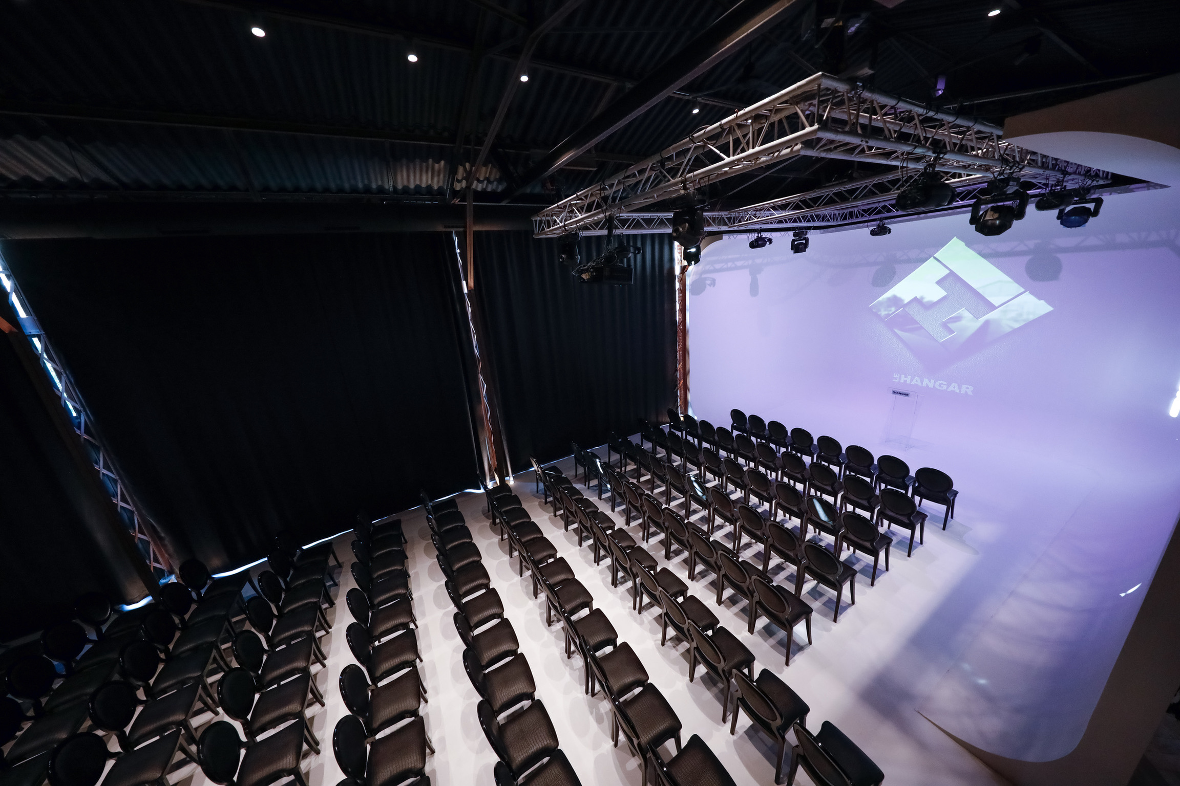 Le Hangar